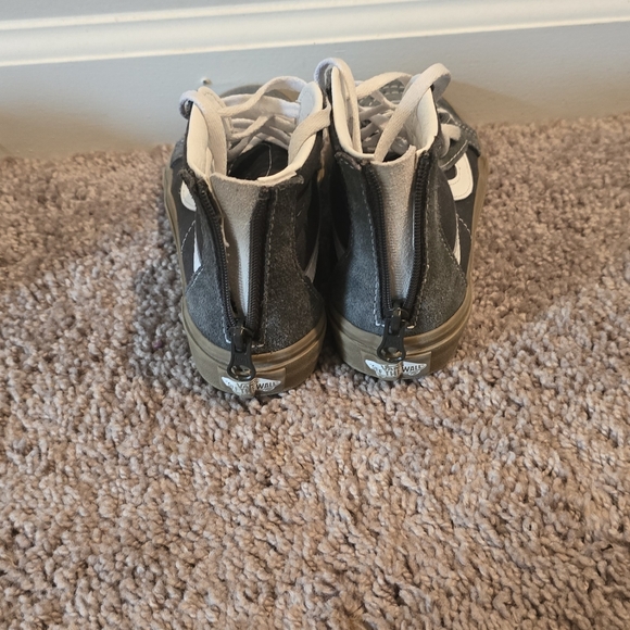 Vans - Picture 2 of 2